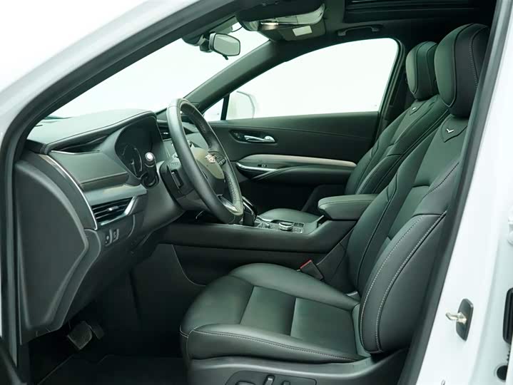 Фото 4 - Cadillac XT4