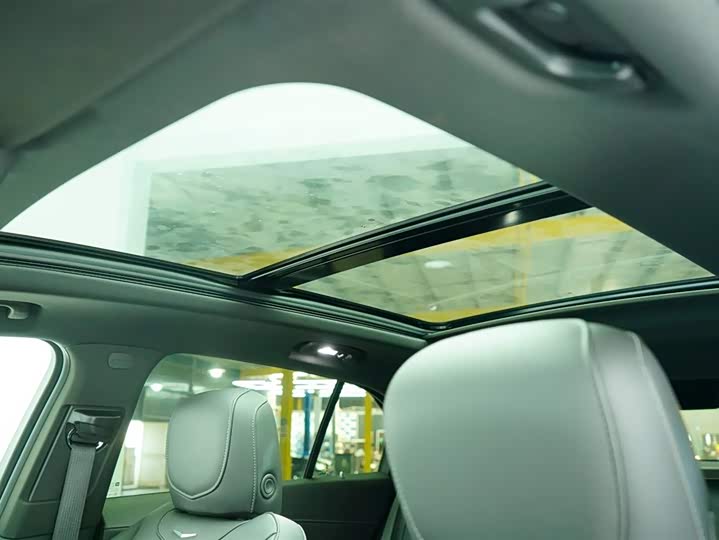 Фото 6 - Cadillac XT4