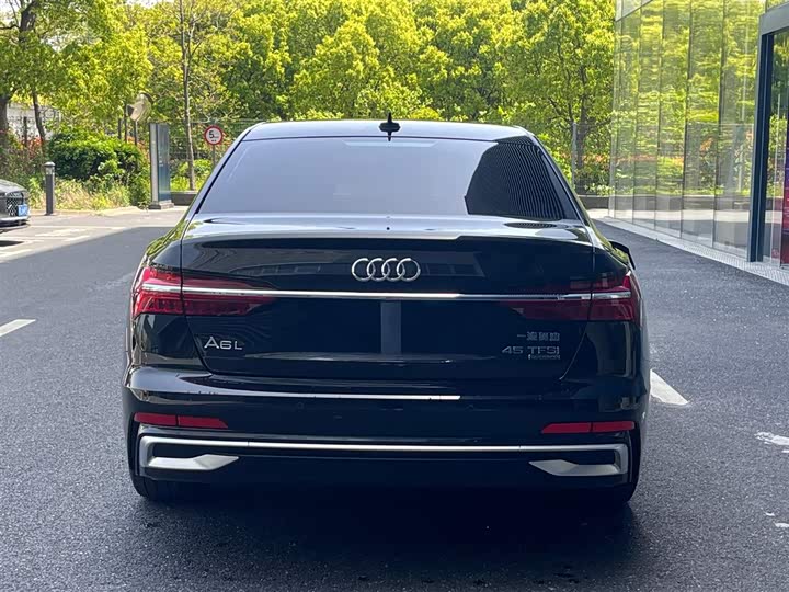 Фото 3 - Audi A6L