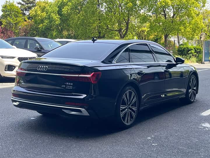 Фото 5 - Audi A6L