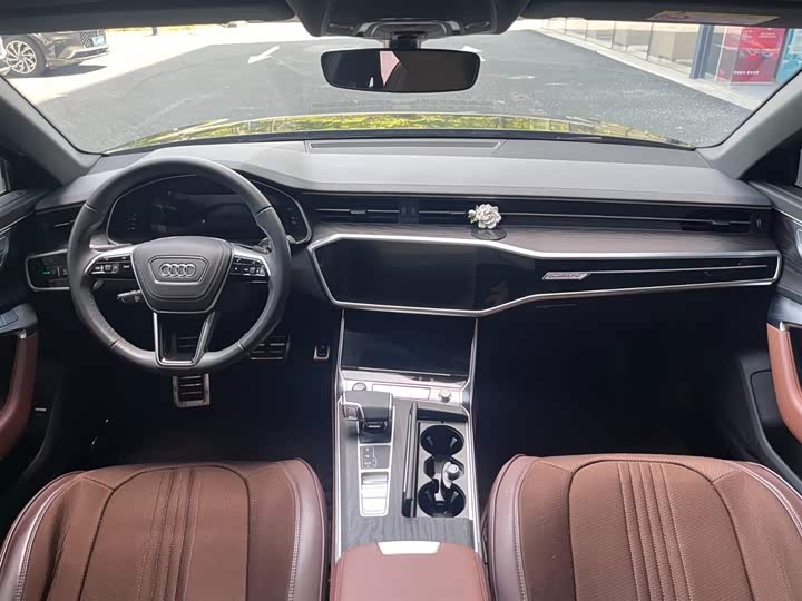 Фото 6 - Audi A6L