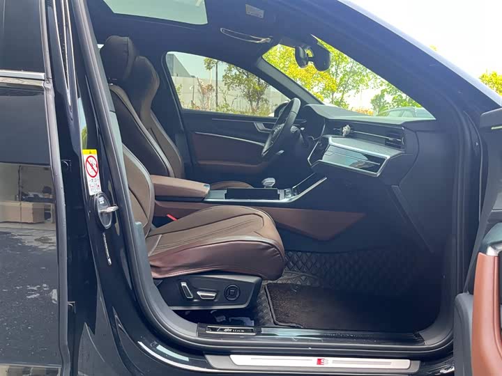 Фото 9 - Audi A6L