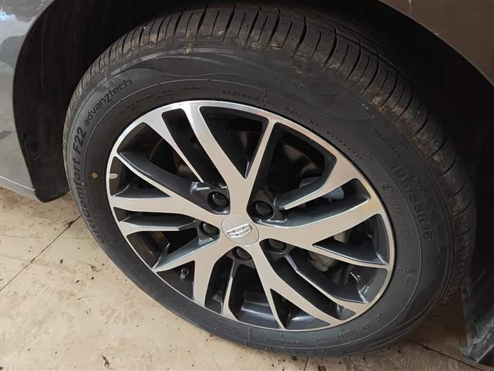 Фото 6 - Geely Emgrand