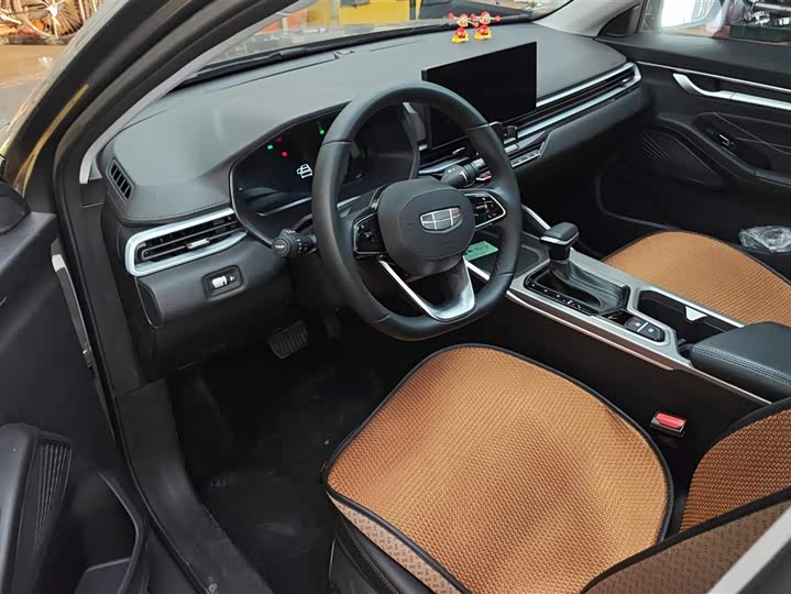 Фото 9 - Geely Emgrand