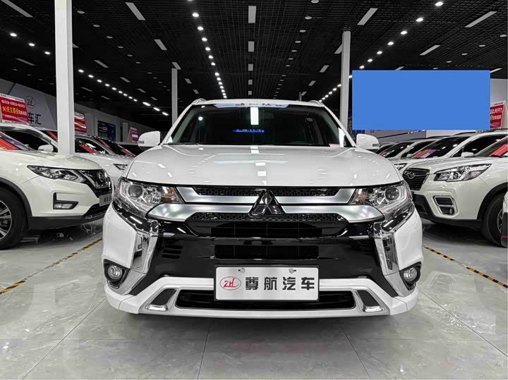 Фото 3 - Mitsubishi Outlander