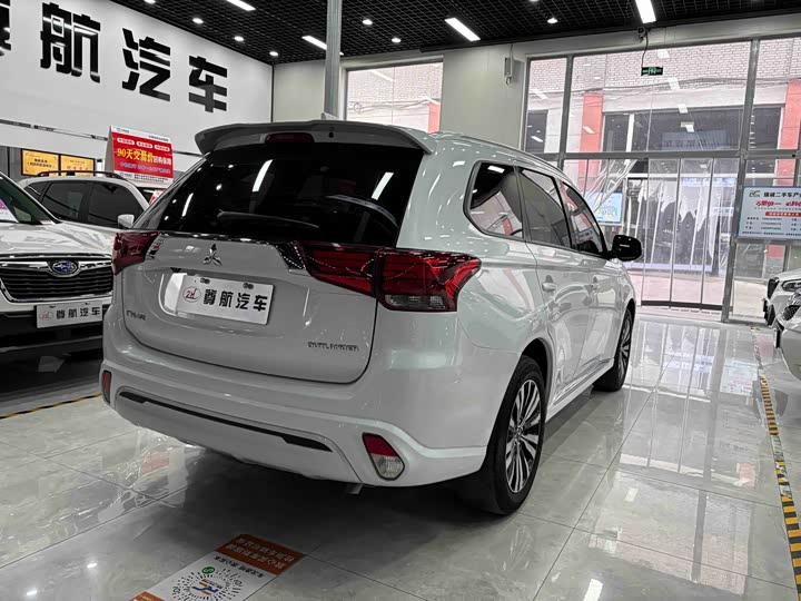 Фото 6 - Mitsubishi Outlander