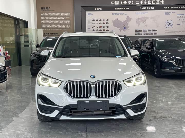 Фото 2 - BMW X1
