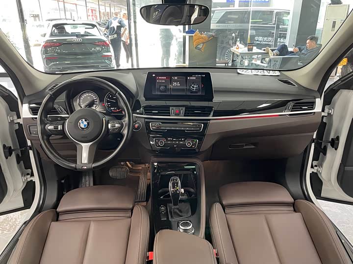 Фото 8 - BMW X1