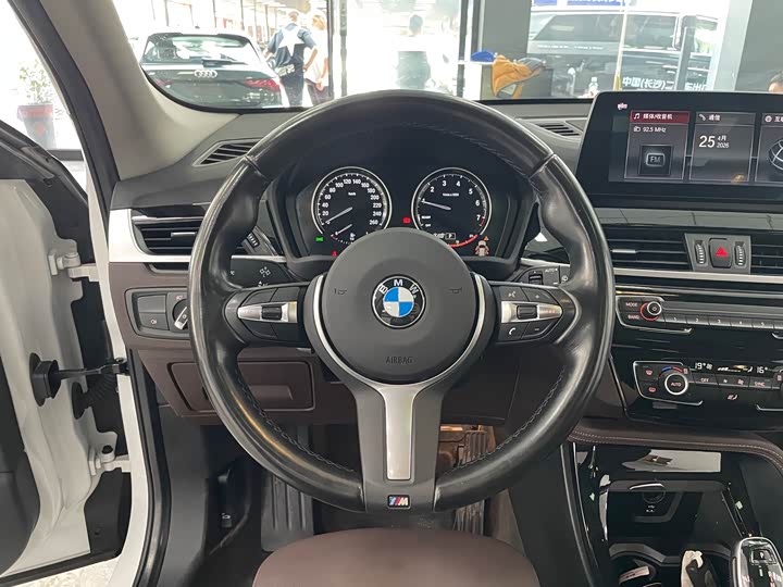 Фото 9 - BMW X1