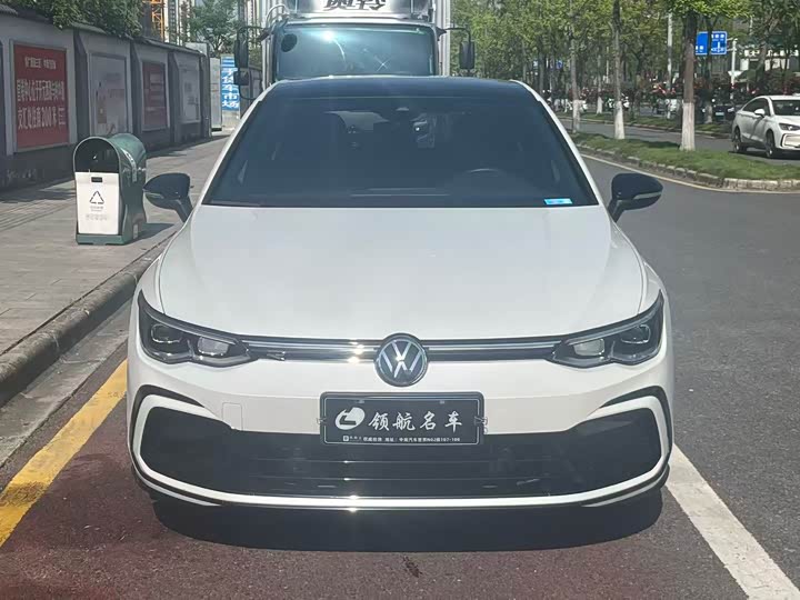 Фото 1 - Volkswagen Golf