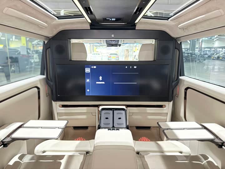Фото 9 - Lexus LM