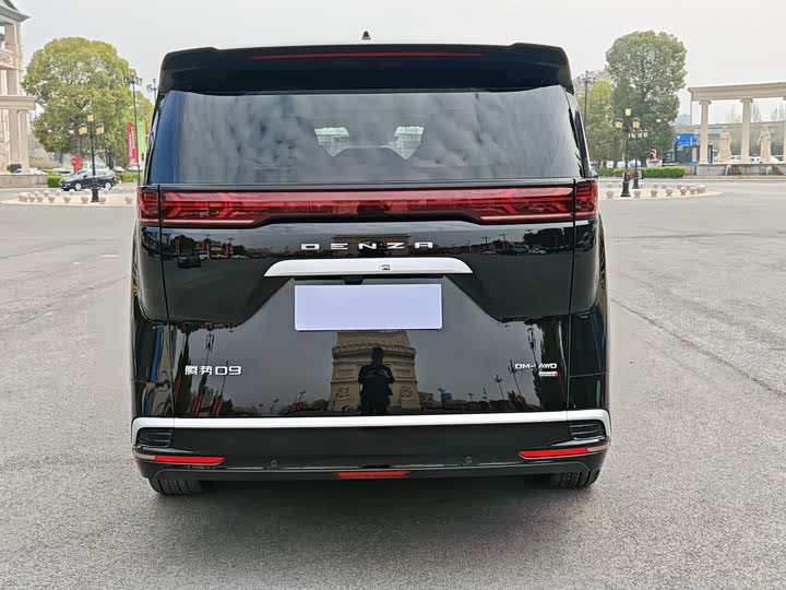 Denza D9 2025 2025款 DM-i 智驾版 1020 四驱旗舰型