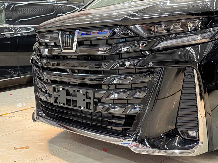 Toyota Vellfire 2025 2025款 皇冠 双擎 2.5L 墨金行政版