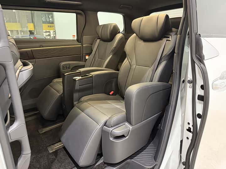 Toyota Alphard 2025 2025款 双擎 2.5L 臻享黄金版
