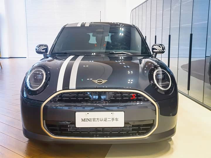 Mini Mini 2025 2025款 2.0T COOPER S 艺术家 五门版
