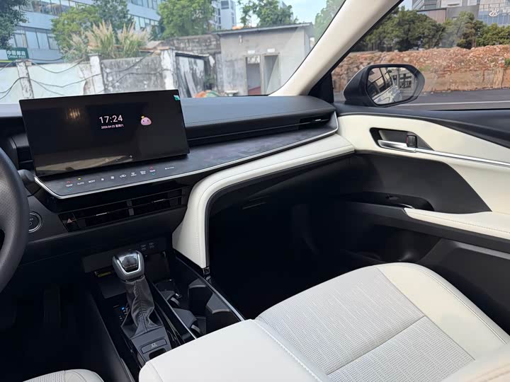 Toyota Camry 2026 2026款 双擎 2.0HG 尊贵版
