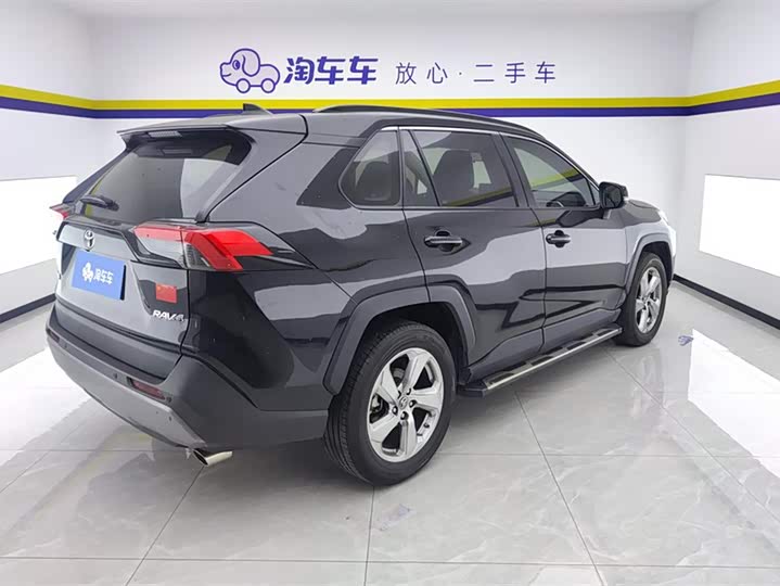 Фото 3 - Toyota RAV4