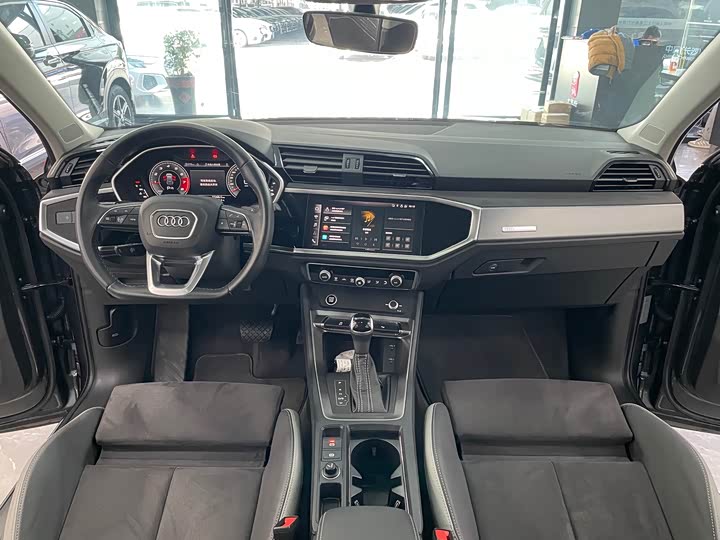 Zdjęcie 8 - Audi Q3