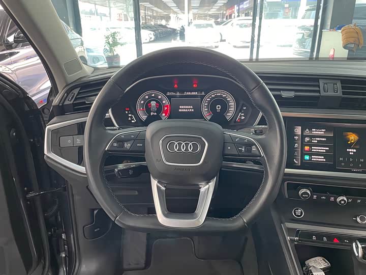 Zdjęcie 9 - Audi Q3