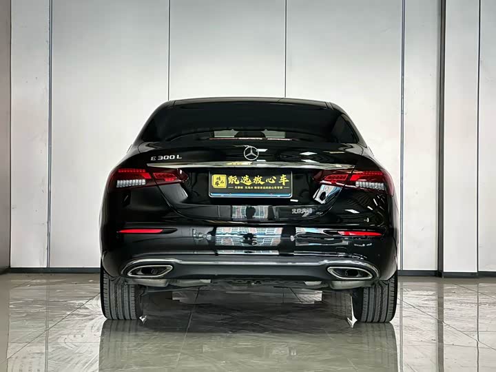 Фото 5 - Mercedes-Benz E-Class