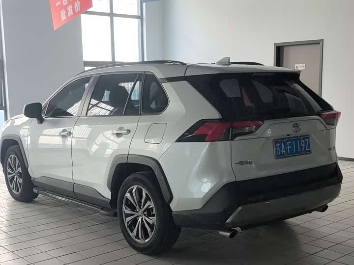 Photo 5 - Toyota RAV4