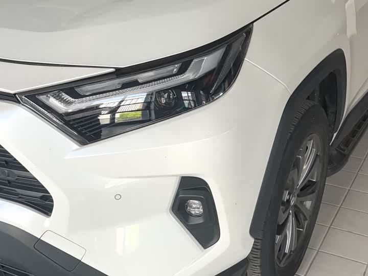 Photo 6 - Toyota RAV4