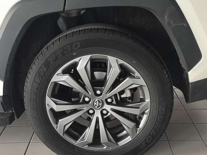 Photo 8 - Toyota RAV4