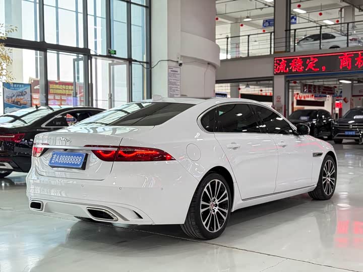 Jaguar XF L 2025 2025款 2.0T P250 两驱尊享豪华版