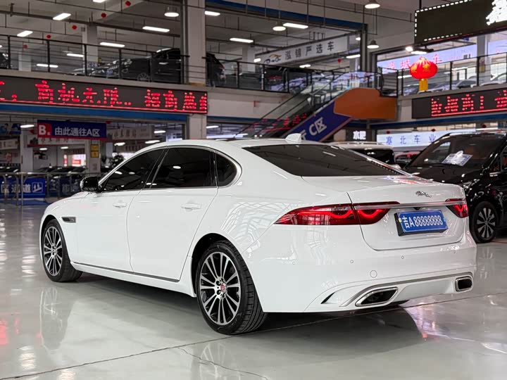 Jaguar XF L 2025 2025款 2.0T P250 两驱尊享豪华版