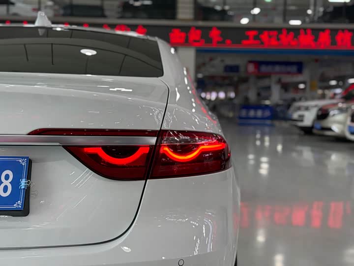 Jaguar XF L 2025 2025款 2.0T P250 两驱尊享豪华版