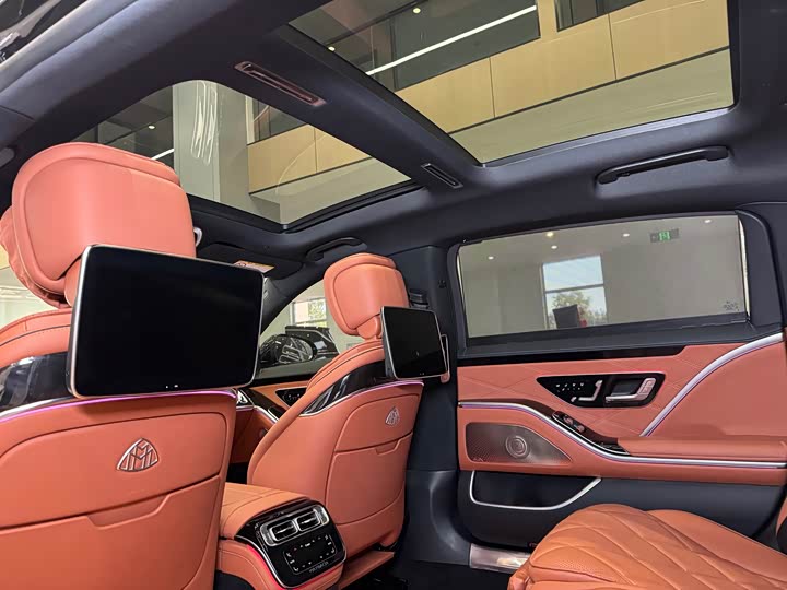 Zdjęcie 9 - Mercedes-Benz Maybach S-Class