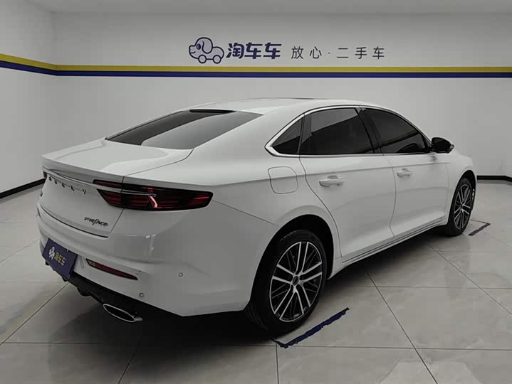 Фото 3 - Geely Preface