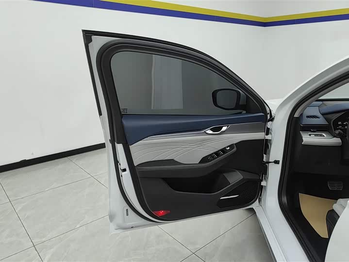 Фото 7 - Geely Preface