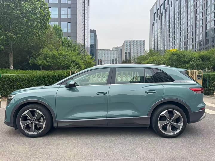 Audi Q5 e-tron 2023 2023款 40 e-tron 星耀型 锦衣套装