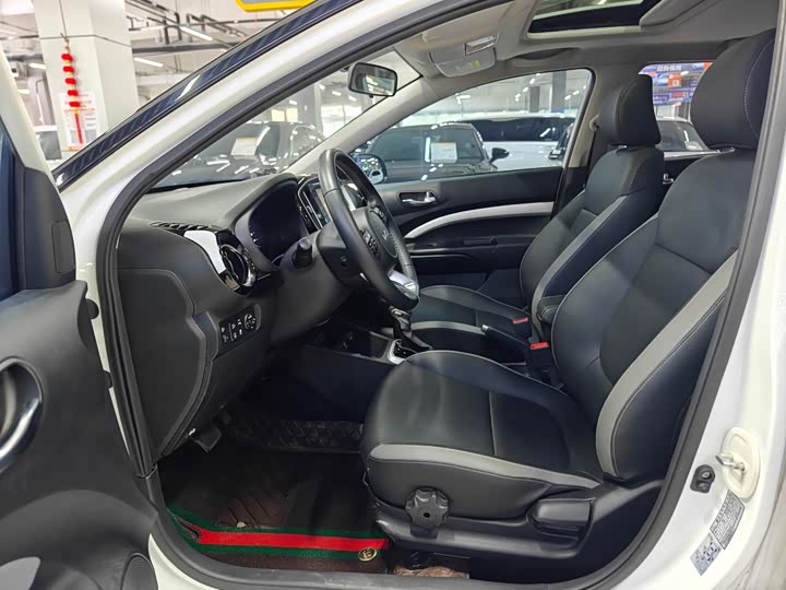 Kia KX1 2021 2021款 1.4L CVT趣享天窗款