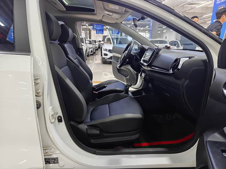 Kia KX1 2021 2021款 1.4L CVT趣享天窗款