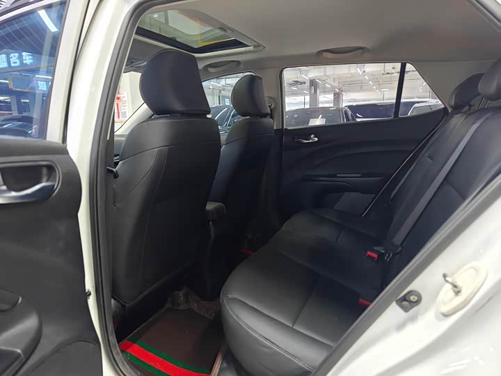 Kia KX1 2021 2021款 1.4L CVT趣享天窗款