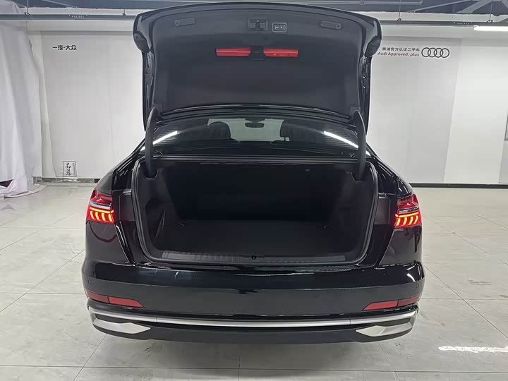 Фото 6 - Audi A6L