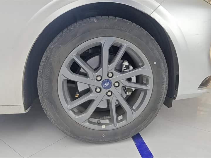 Ford Mondeo 2025 2025款 2.0T EcoBoost 豪华型