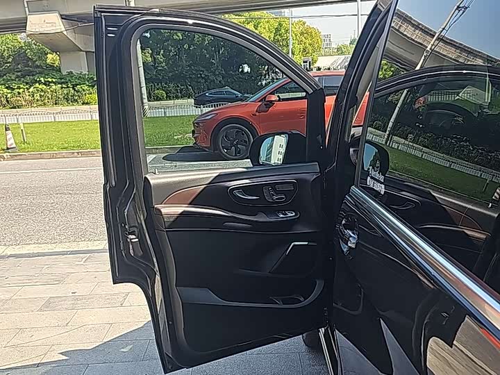 Mercedes-Benz V-Class 2022 2022款 V 260 L 长轴距豪华版