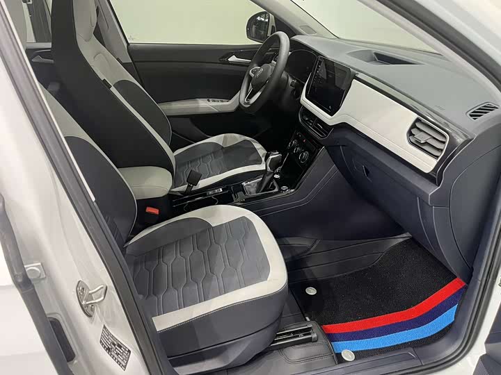 Volkswagen Tharu 2025 2025款 新锐 1.5L 锐意版