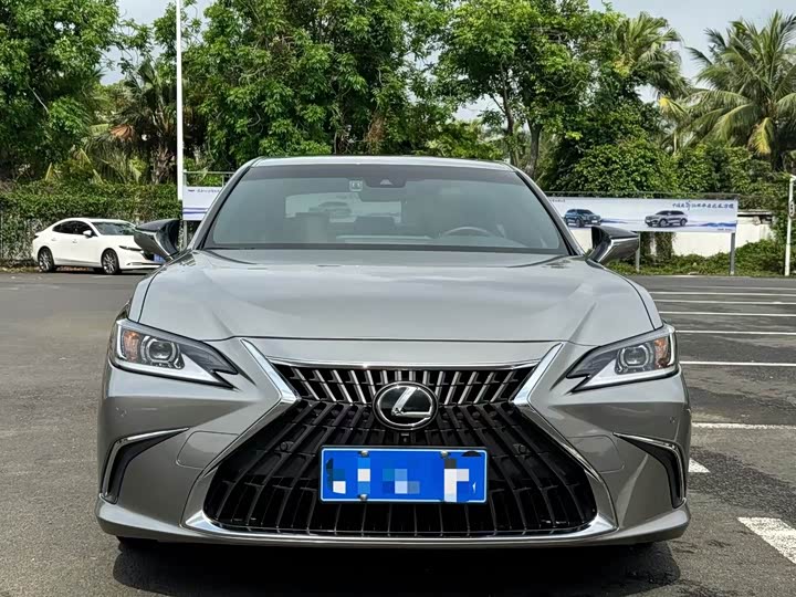 Фото 2 - Lexus ES