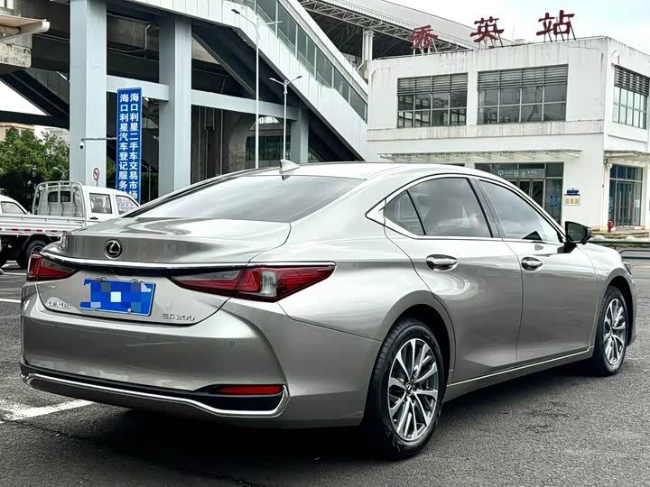 Фото 4 - Lexus ES
