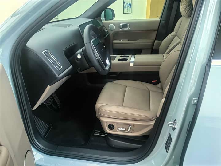 2025 LiXiang L6