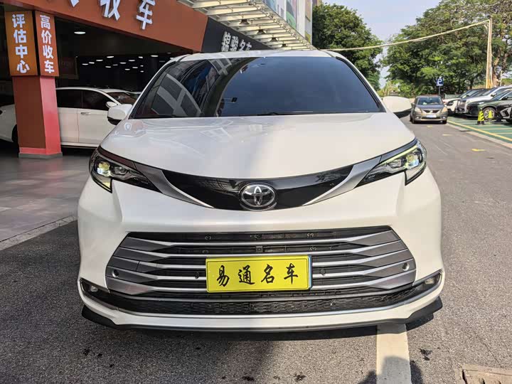 Фото 3 - Toyota Sienna