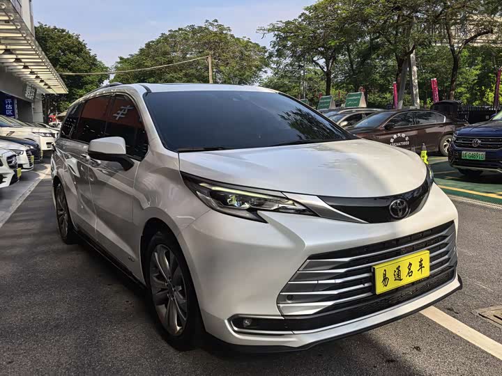 Фото 4 - Toyota Sienna