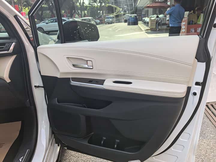Фото 9 - Toyota Sienna