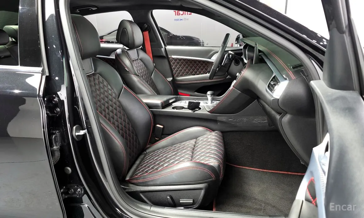 Photo 11 - Genesis G70