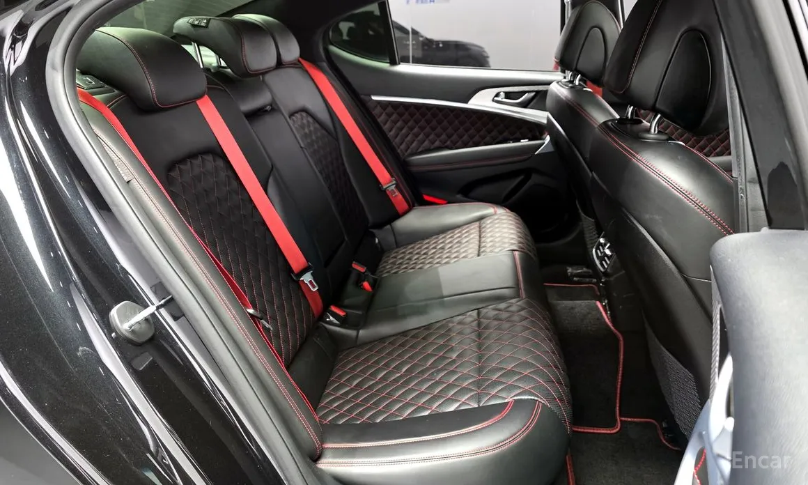Photo 12 - Genesis G70