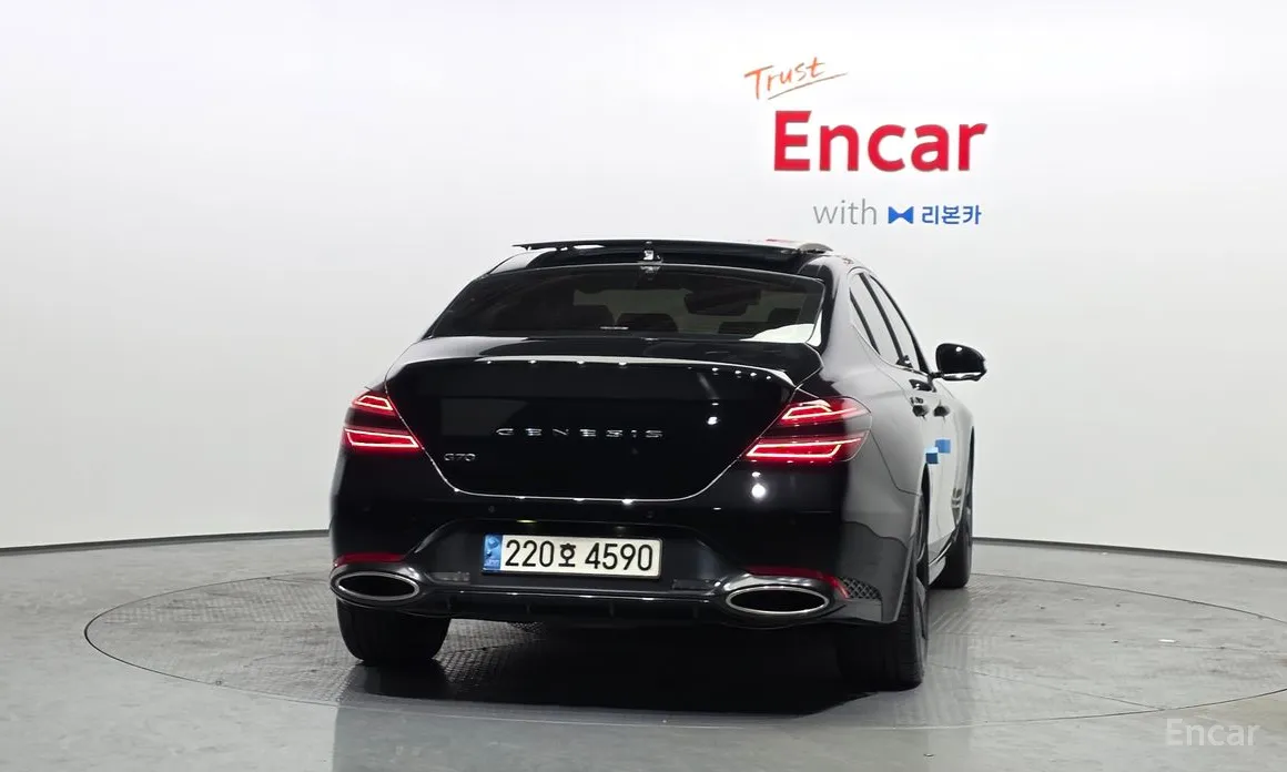 Photo 4 - Genesis G70